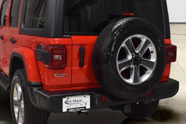 Used 2022 Jeep Wrangler Unlimited Sahara w/ Dual Top Group AWD/4WD image 30
