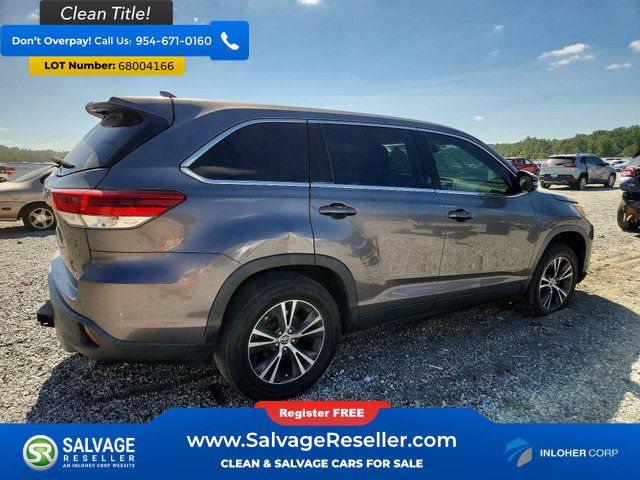 Used 2019 Toyota Highlander Plus FWD image 4