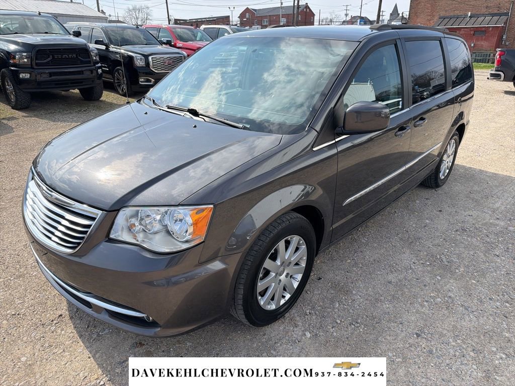 Used 2015 Chrysler Town & Country Touring image 1