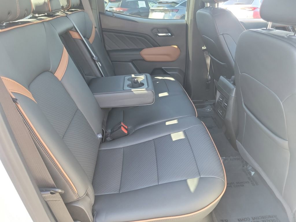 Used 2025 GMC Canyon AT4 w/ Nightfall Edition AWD/4WD image 21