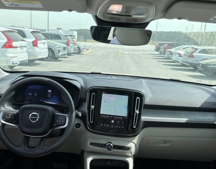 Used 2026 Volvo XC40 B5 Ultra image 2