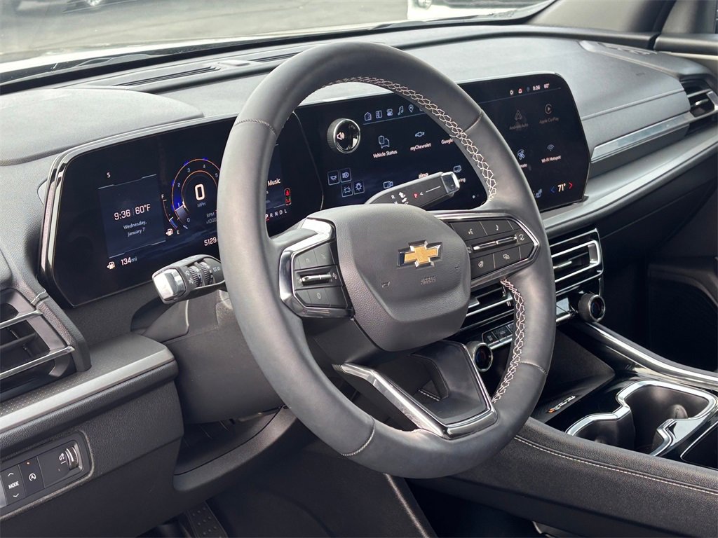 Used 2025 Chevrolet Traverse LT image 9