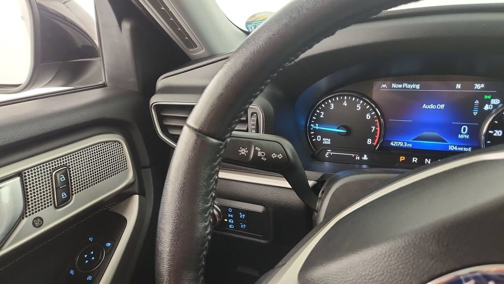Used 2022 Ford Explorer XLT w/ Equipment Group 202A AWD/4WD image 21