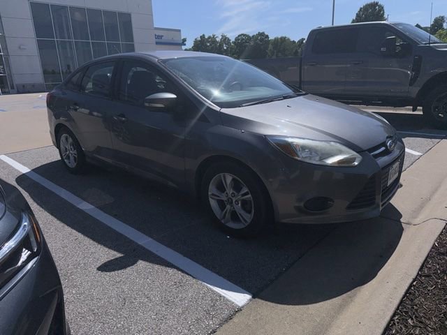 Used 2014 Ford Focus SE w/ SE Winter Package FWD image 4