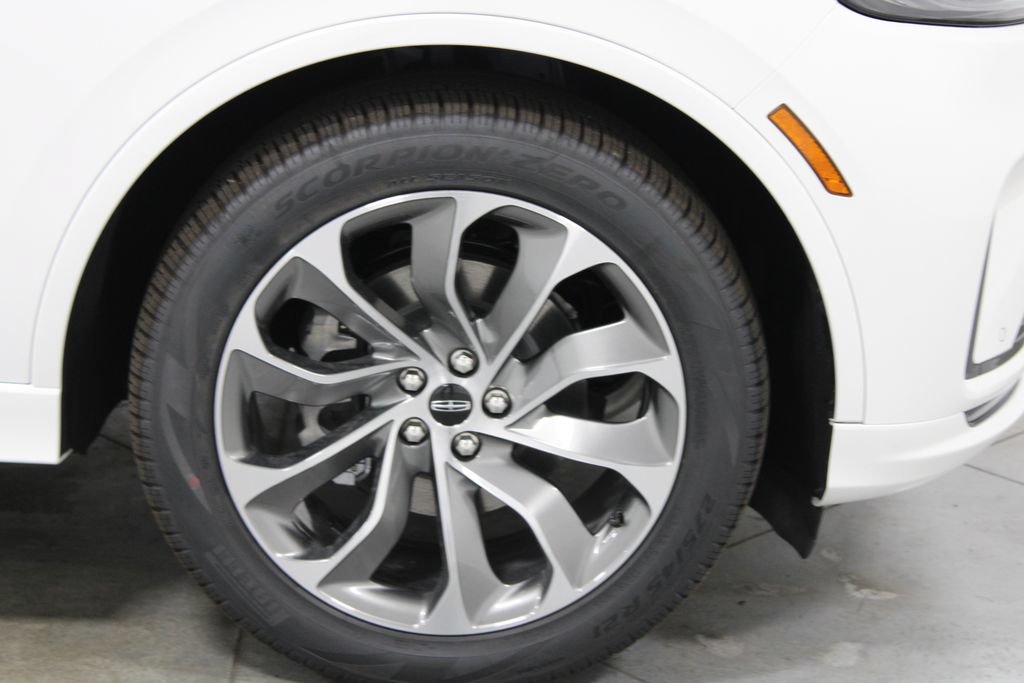 New 2026 Lincoln Aviator 2WD w/ Jet Appearance Package image 11