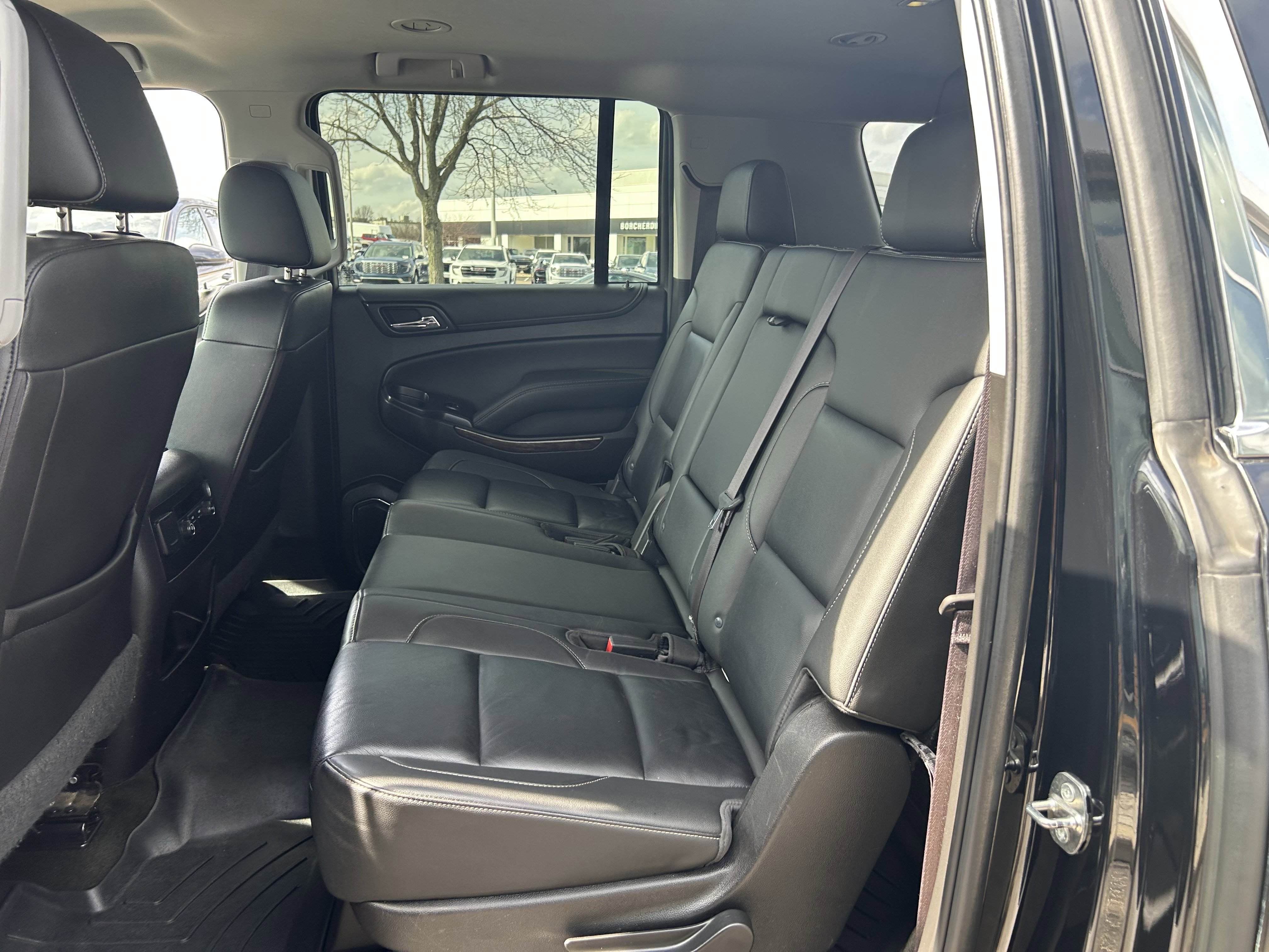 Used 2017 Chevrolet Suburban LT image 23