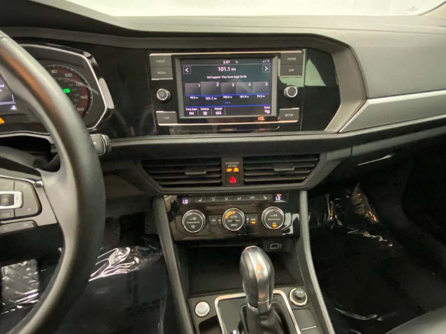 Used 2019 Volkswagen Jetta SE image 28