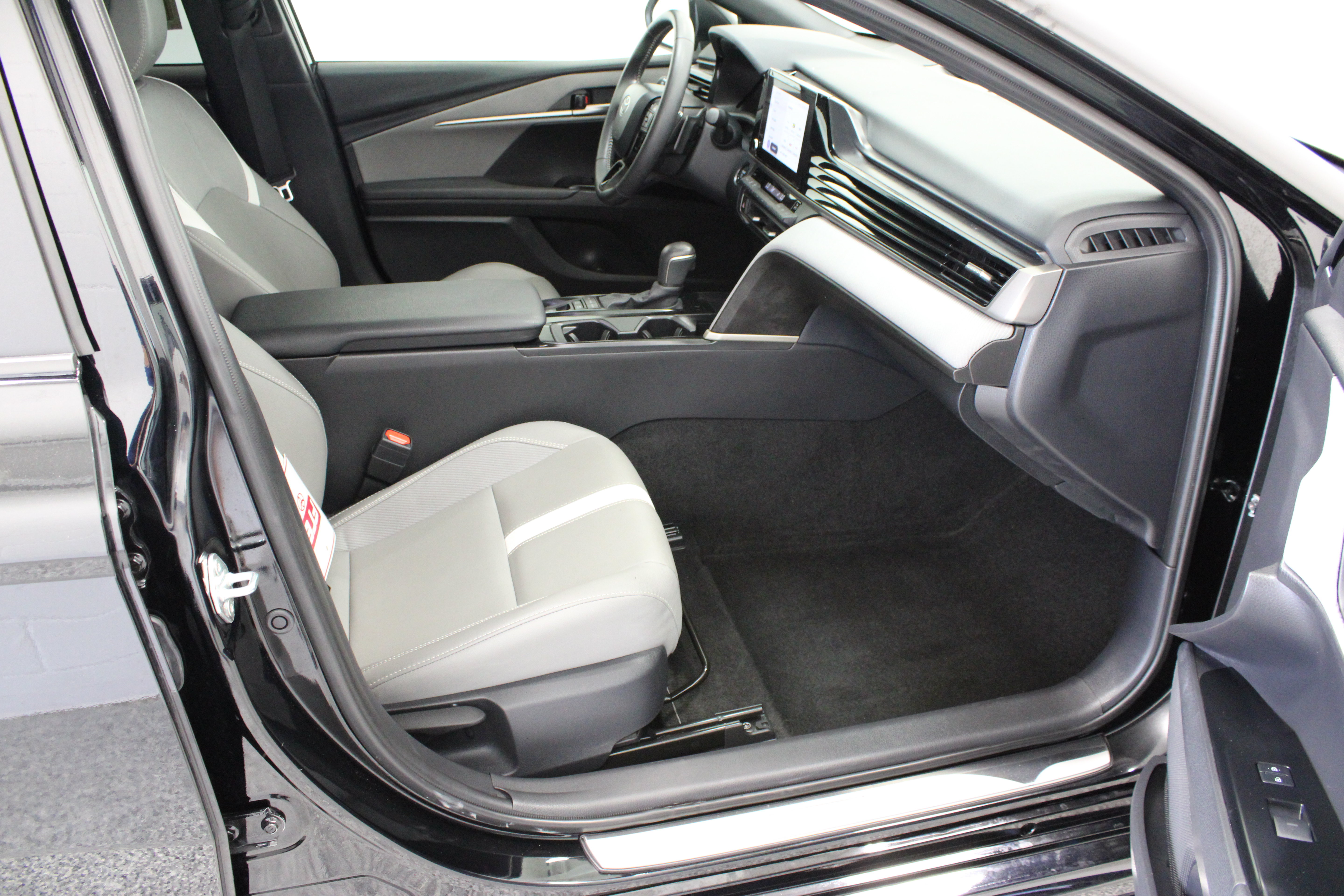 Used 2026 Toyota Camry SE w/ Convenience Package FWD image 36