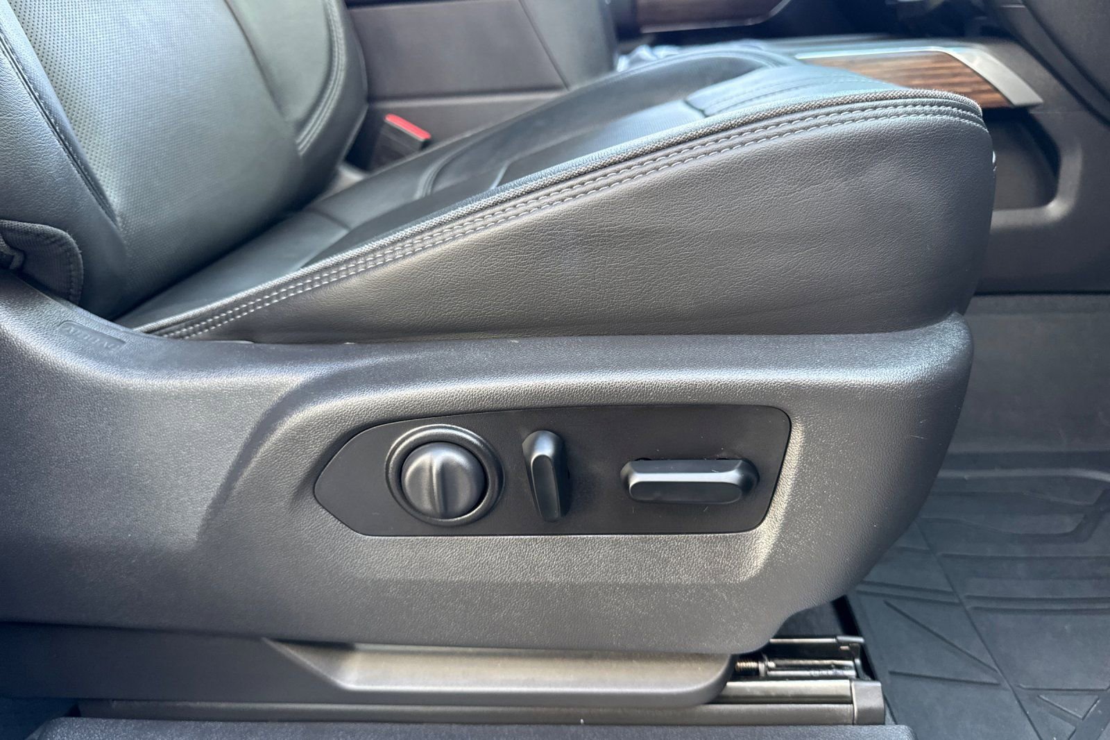 Used 2020 Chevrolet Silverado 1500 High Country w/ Technology Package image 21