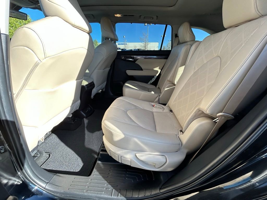 Used 2024 Toyota Highlander Platinum FWD image 26