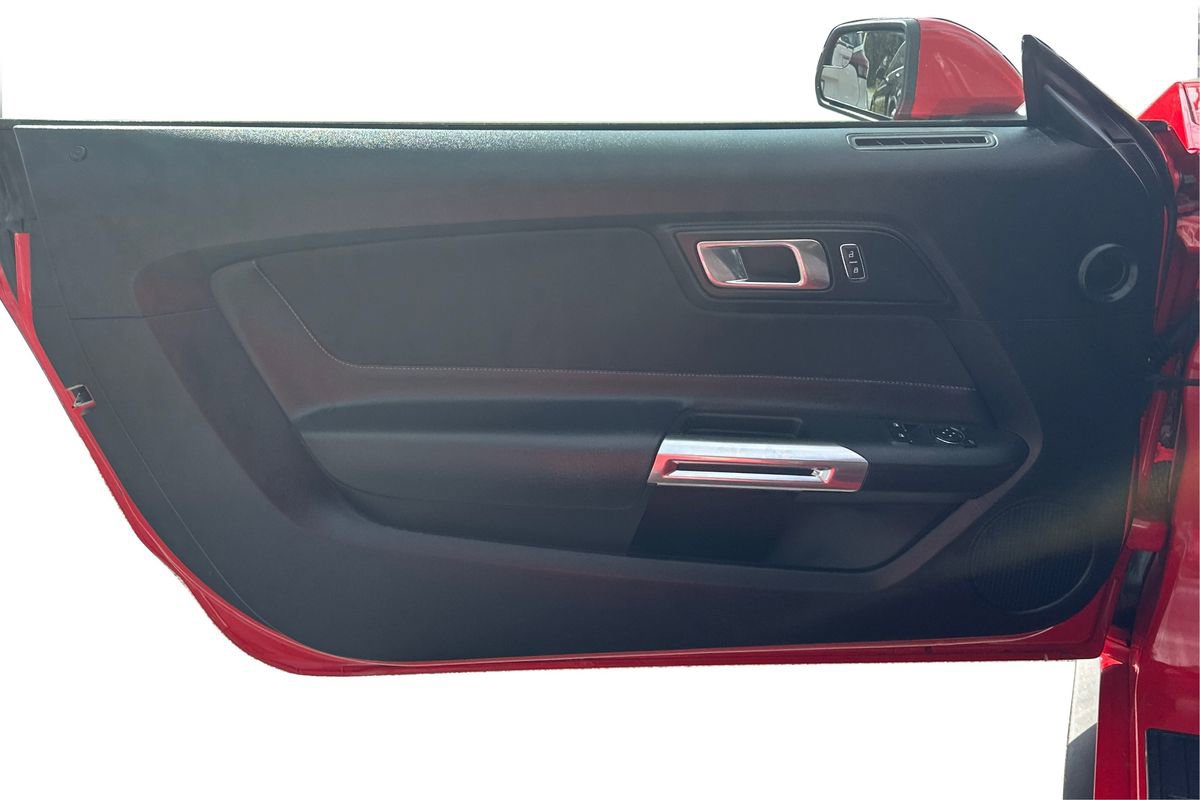 Used 2018 Ford Mustang Coupe image 18