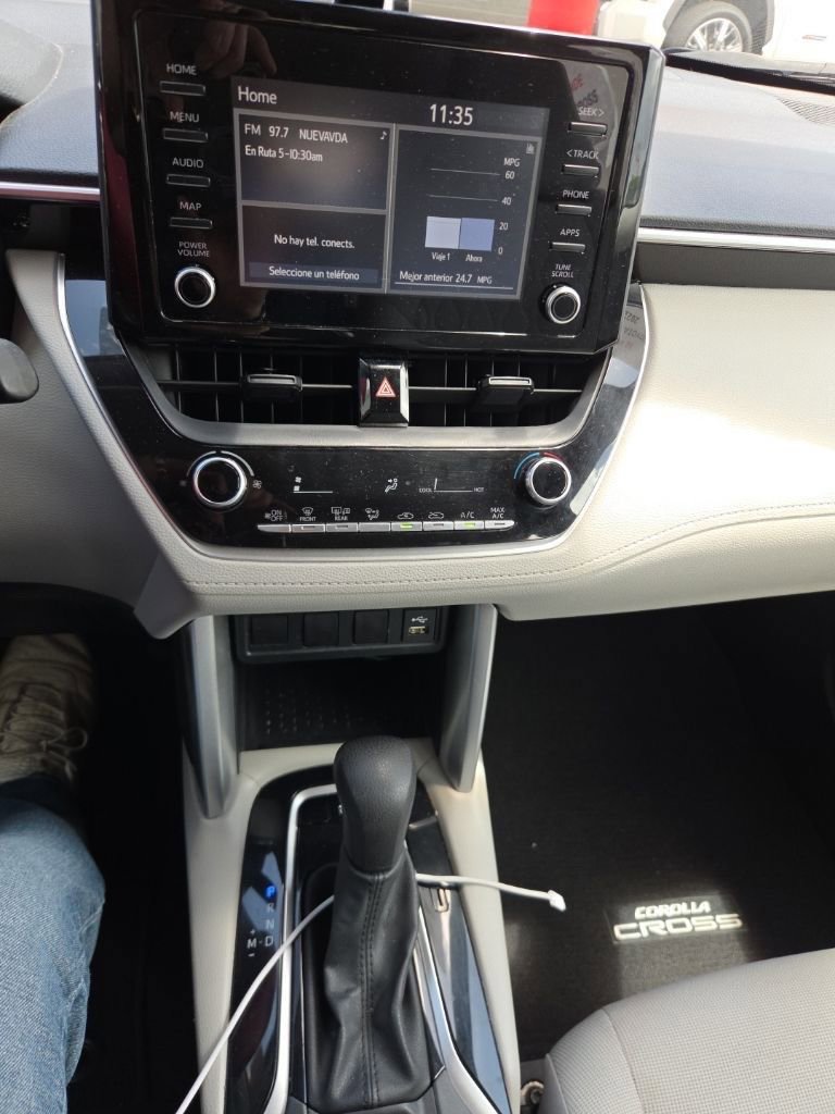 Used 2022 Toyota Corolla Cross L image 15