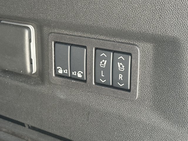 Used 2025 Chevrolet Tahoe High Country AWD/4WD image 6