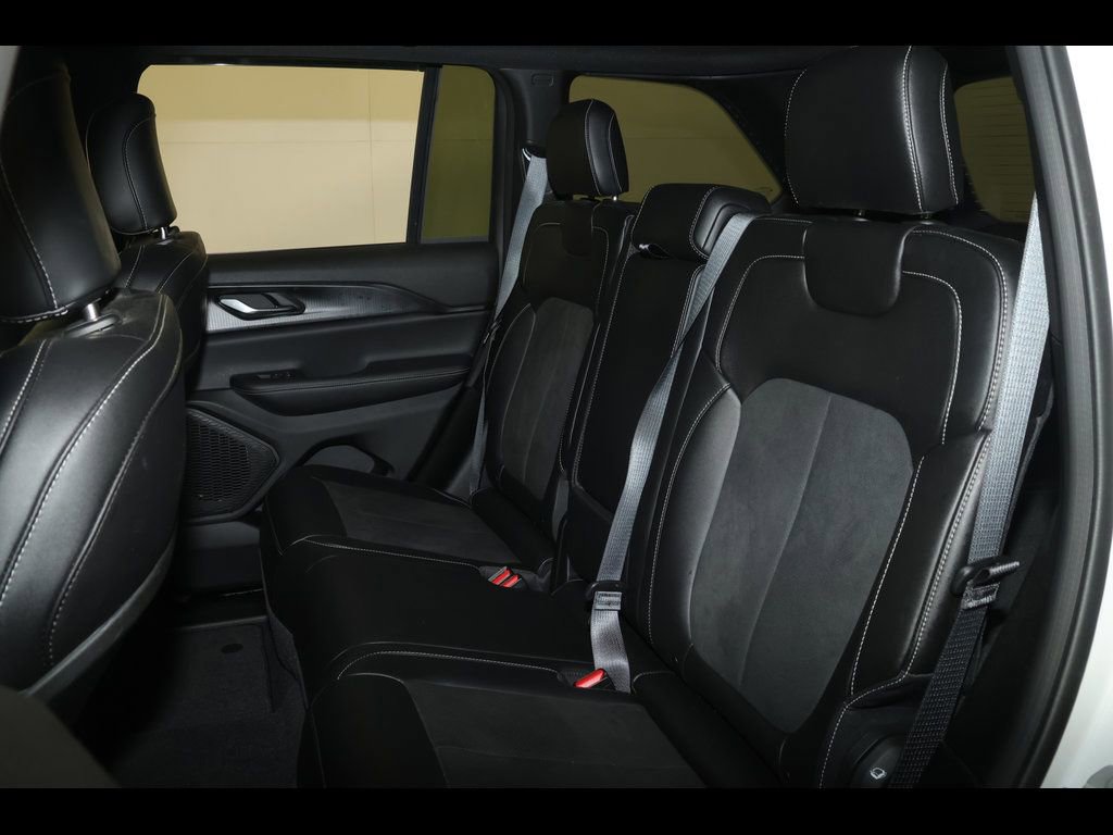 Used 2023 Jeep Grand Cherokee Altitude image 27