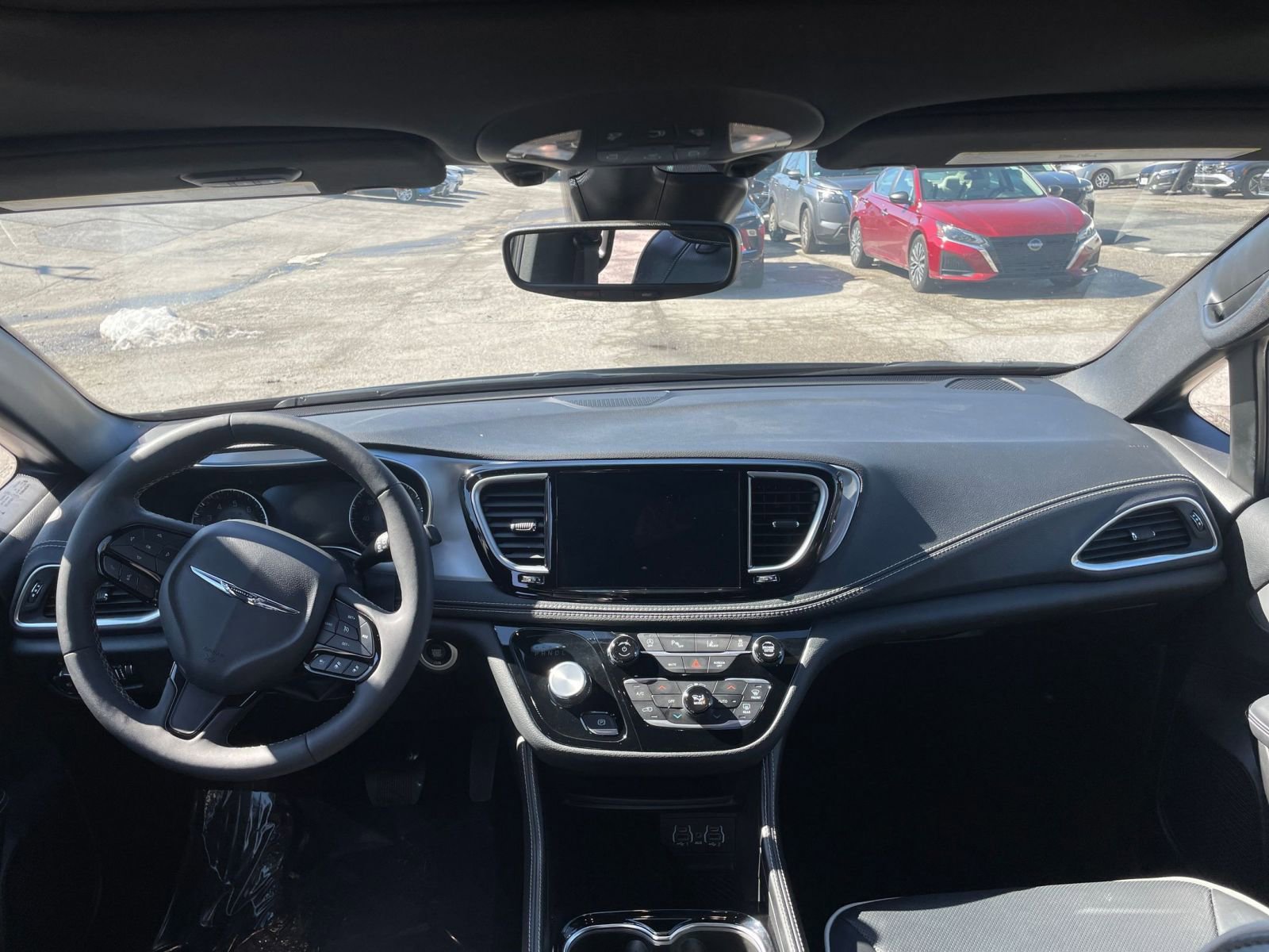 Used 2025 Chrysler Pacifica Limited image 35