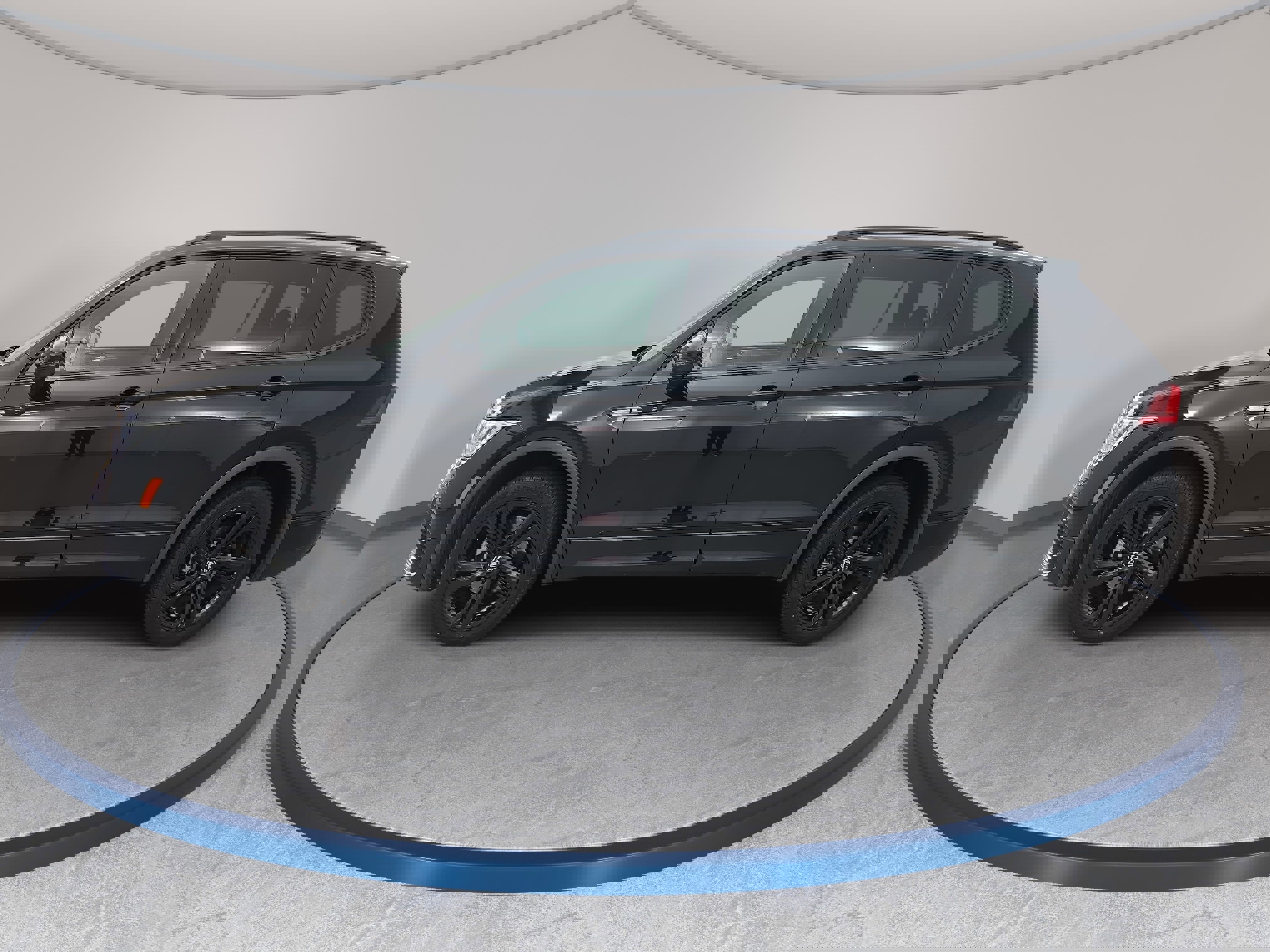 Certified 2024 Volkswagen Tiguan SE R-Line image 8