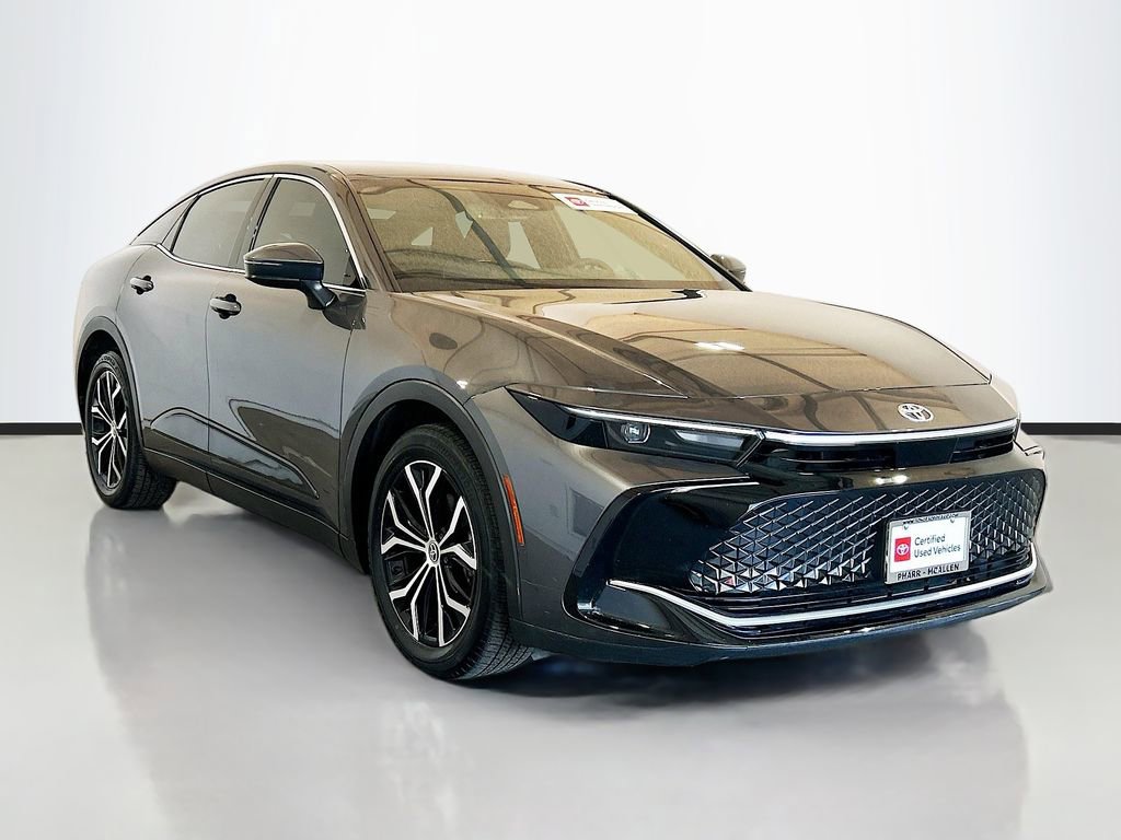 Used 2023 Toyota Crown XLE image 3