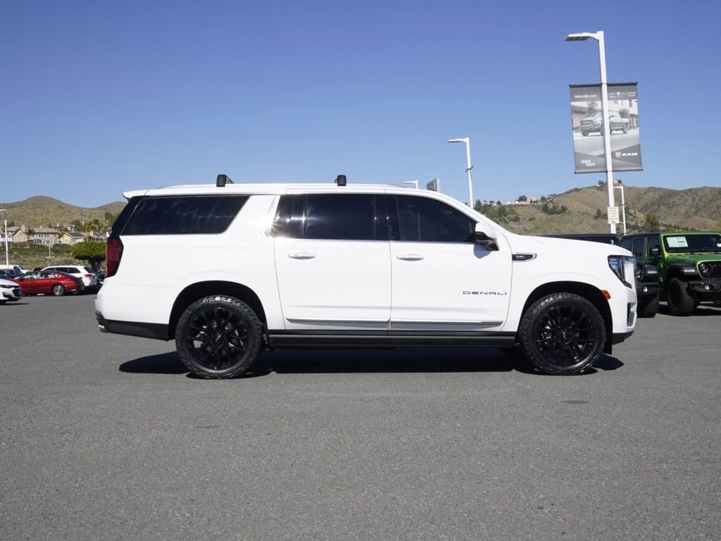Used 2023 GMC Yukon XL Denali image 3