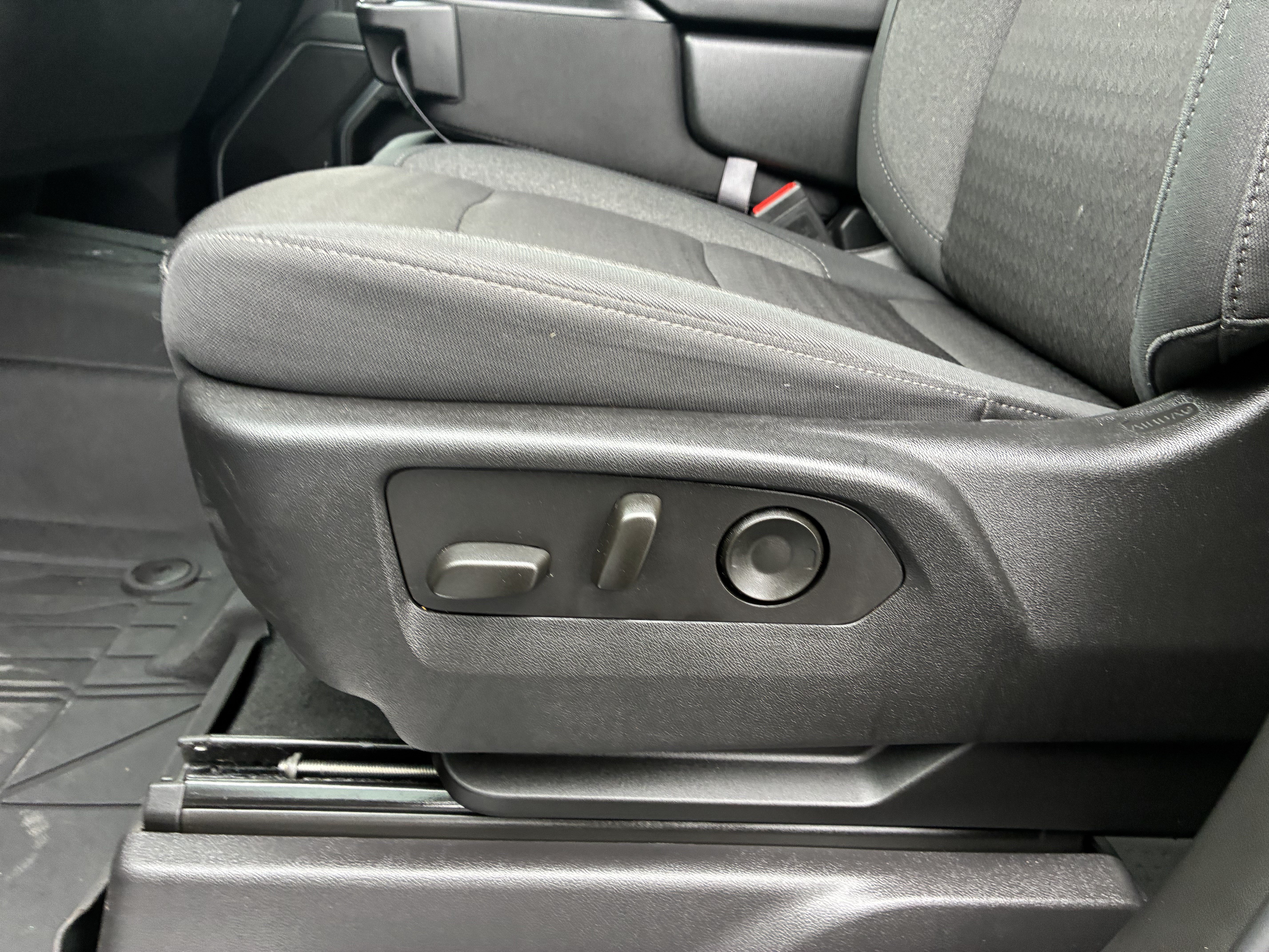 Used 2025 Chevrolet Silverado 1500 RST AWD/4WD image 26