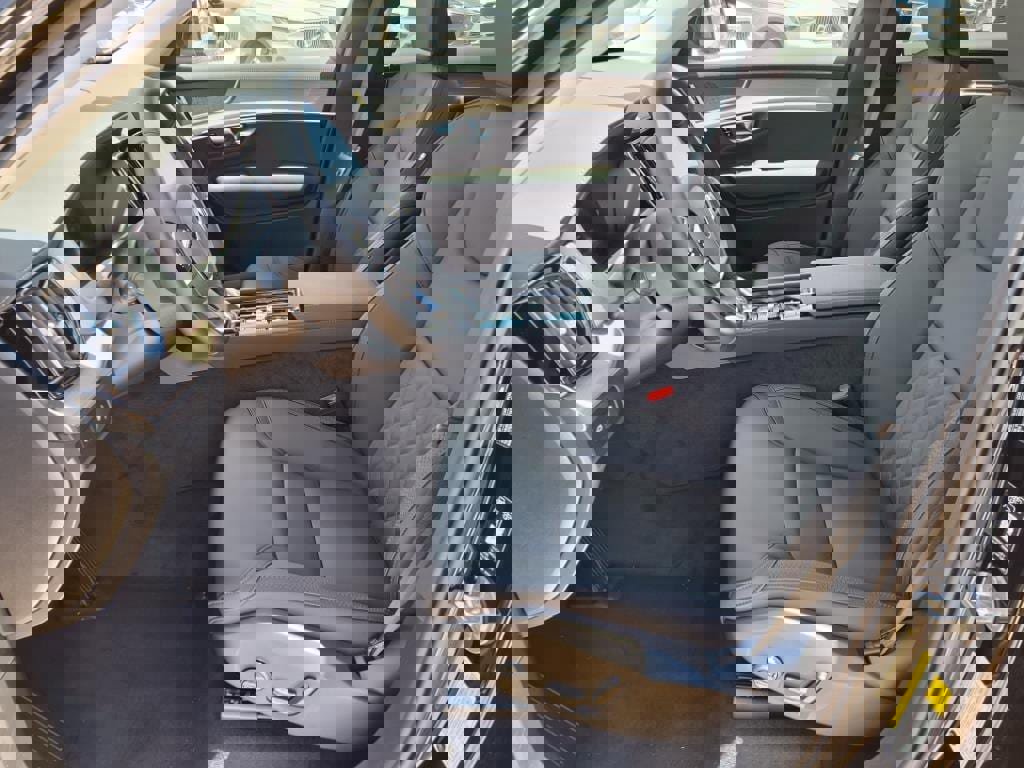 New 2026 Volvo XC90 T8 Core w/ Protection Package Premier image 13