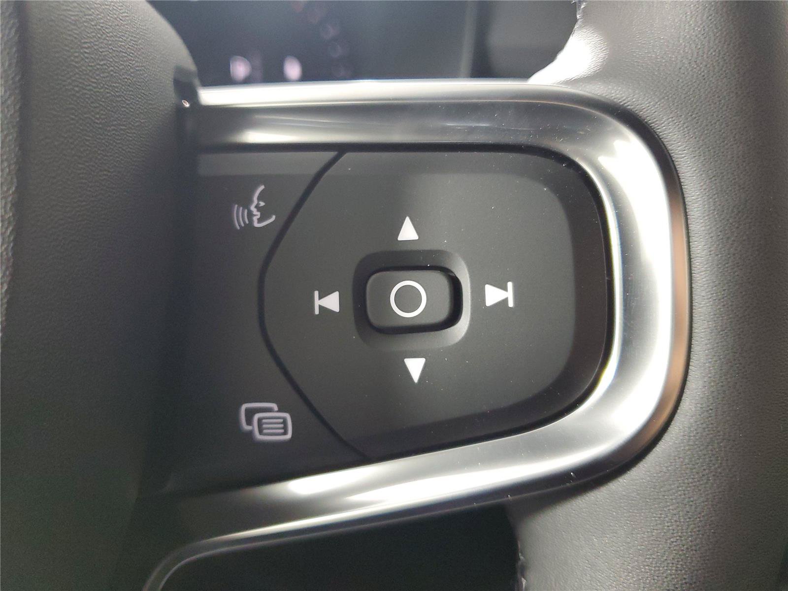 New 2026 Volvo XC40 B5 Ultra w/ Climate Package AWD/4WD image 28