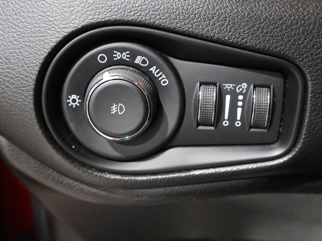 Used 2020 Jeep Renegade Trailhawk w/ Cold Weather Group image 33