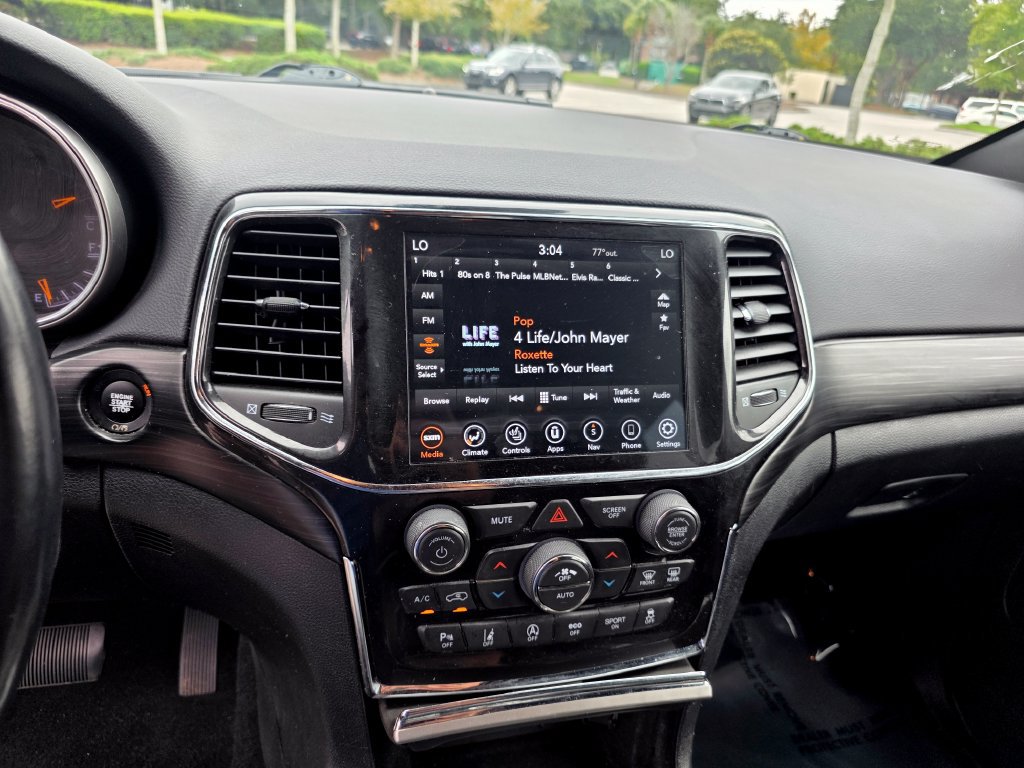 Used 2021 Jeep Grand Cherokee Laredo X AWD/4WD image 16