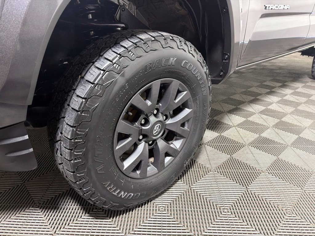 Used 2022 Toyota Tacoma SR5 AWD/4WD image 25