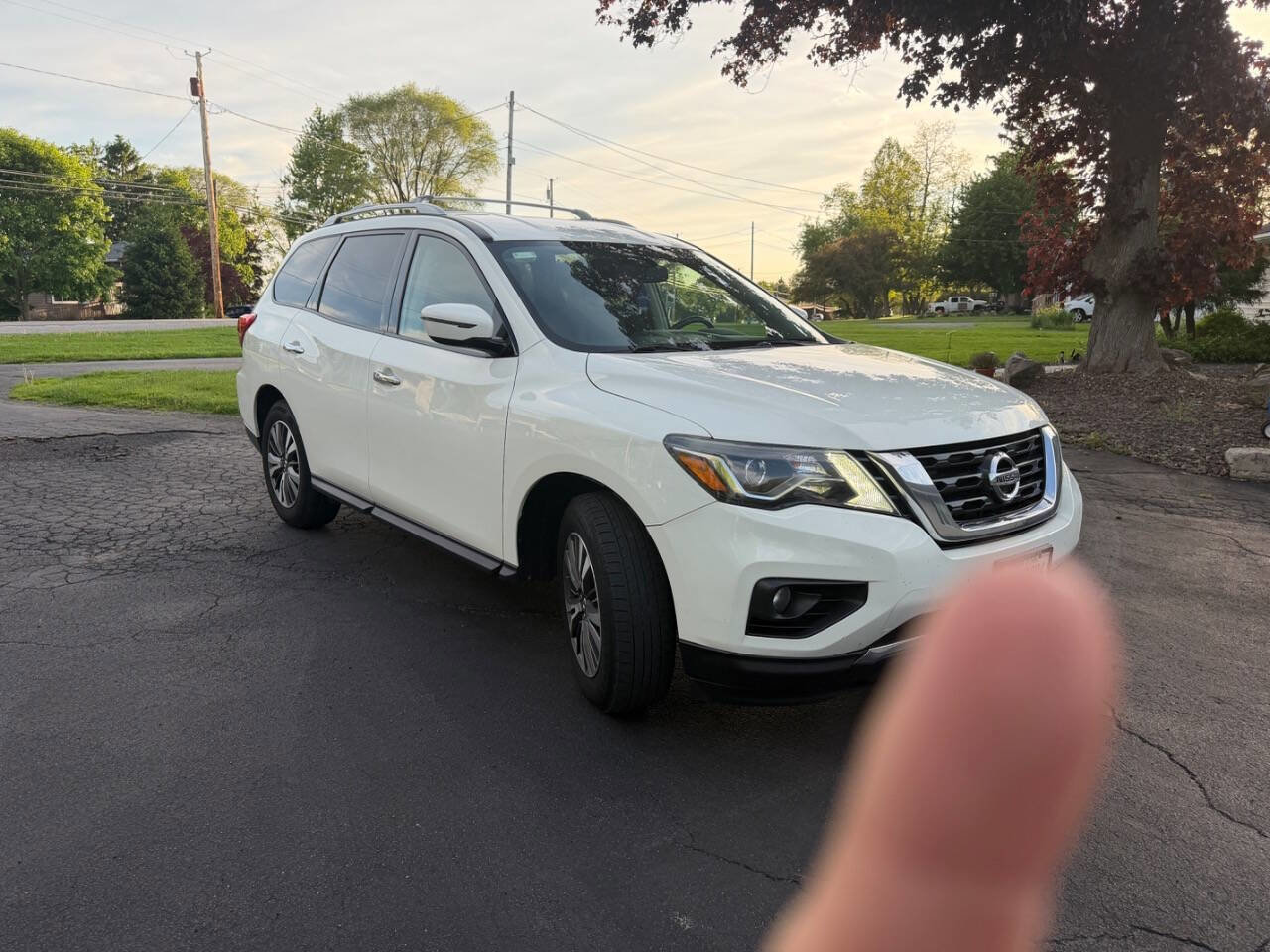 Used 2018 Nissan Pathfinder SV w/ SV Tech Package AWD/4WD image 3
