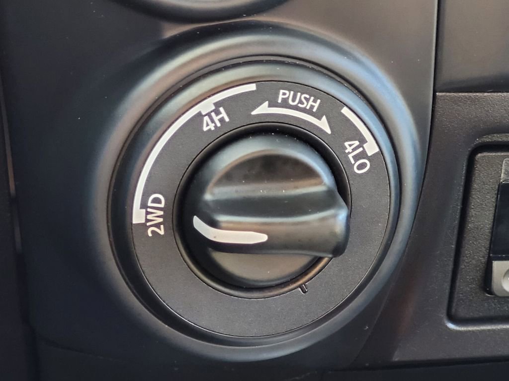 Used 2024 Nissan Titan SV w/ SV Convenience Package image 22