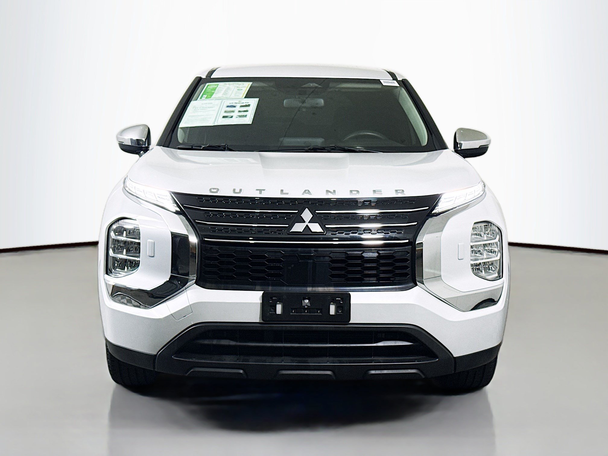 Used 2022 Mitsubishi Outlander ES AWD/4WD image 2