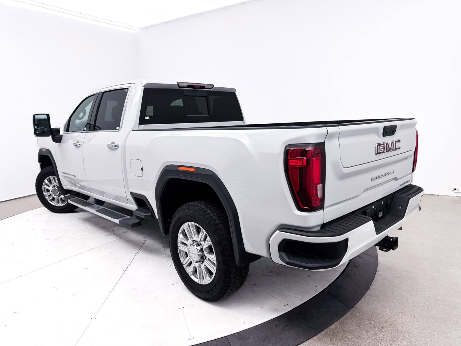 Used 2020 GMC Sierra 2500 Denali w/ Denali Ultimate Package image 3