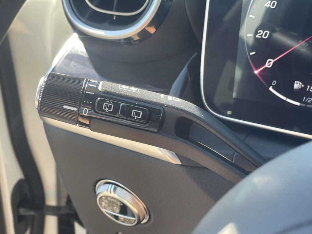 Used 2024 Mercedes-Benz GLC 300 4MATIC image 37