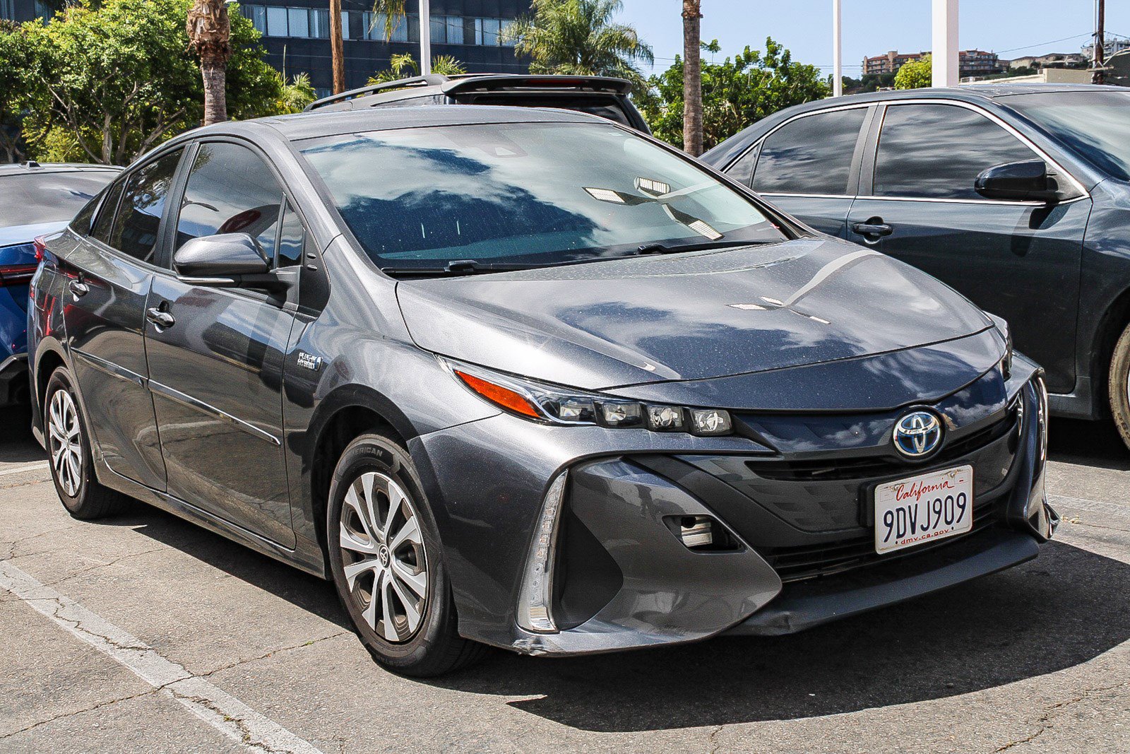 Used 2022 Toyota Prius Prime XLE FWD image 3