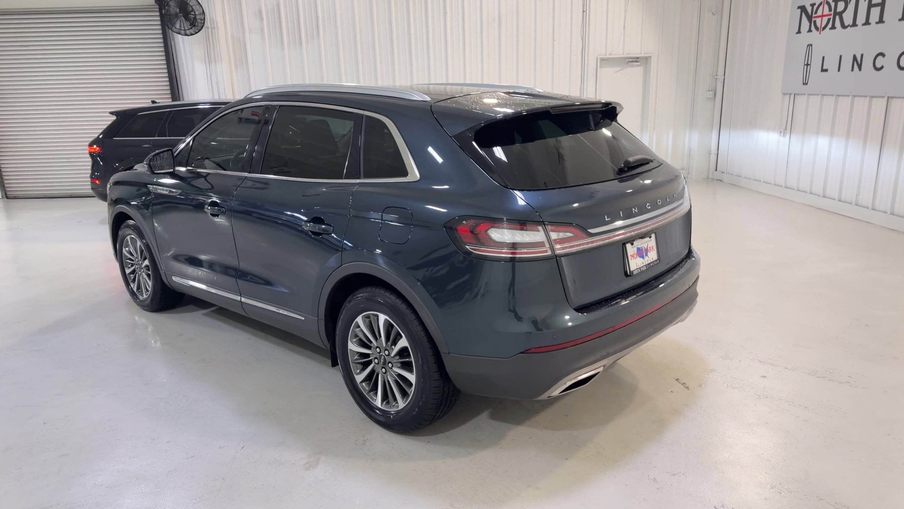 Used 2023 Lincoln Nautilus FWD w/ Premium Package image 7