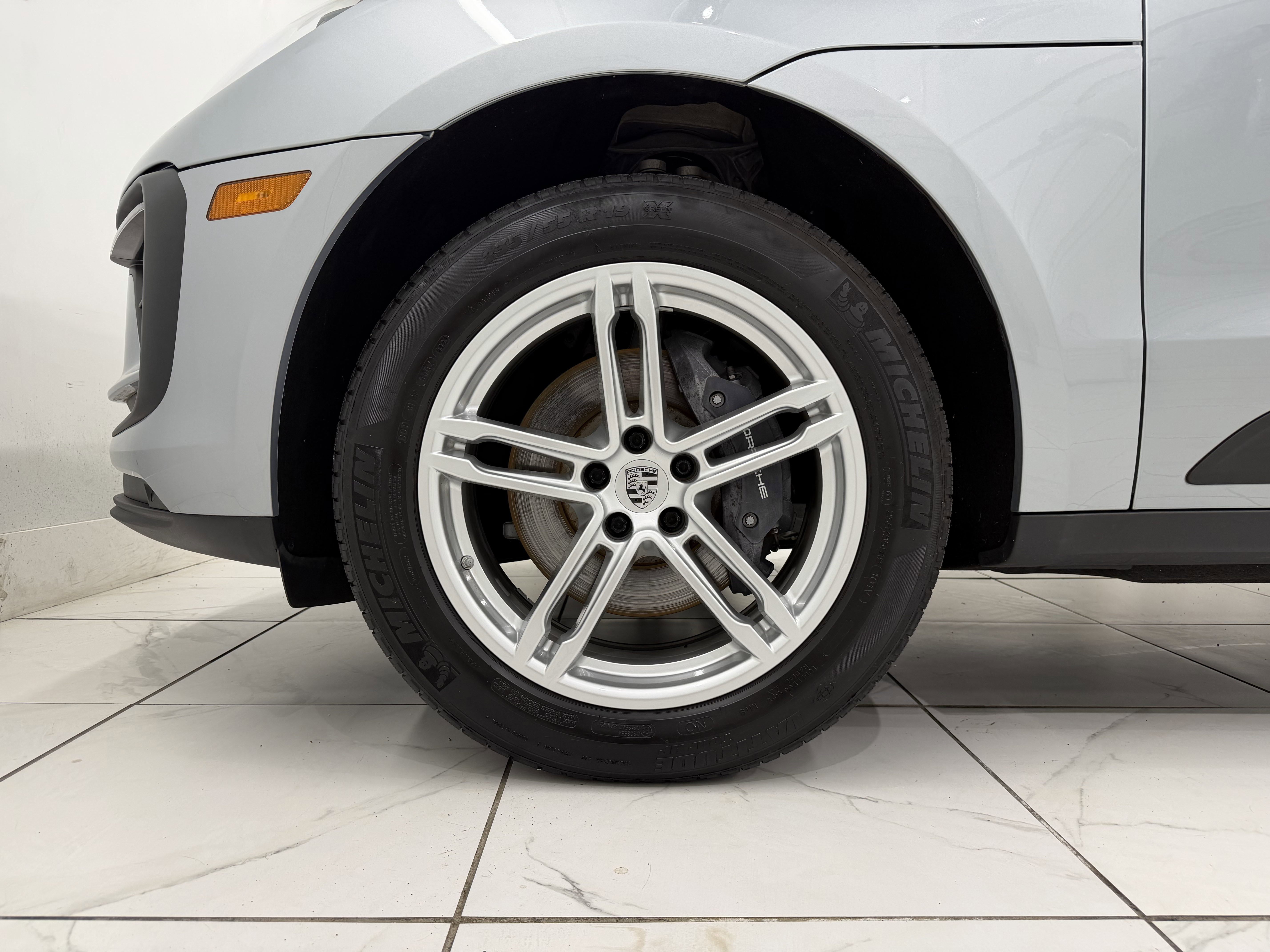 Certified 2022 Porsche Macan image 16