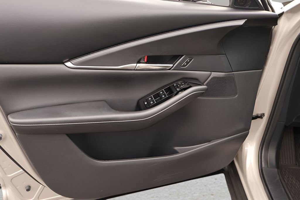 Used 2024 MAZDA CX-30 AWD 2.5 S w/ Preferred Package image 9