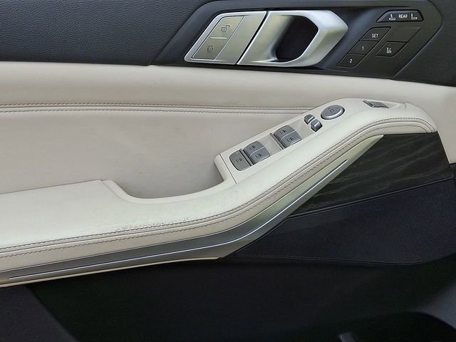 Used 2019 BMW X7 xDrive40i w/ Cold Weather Package image 17