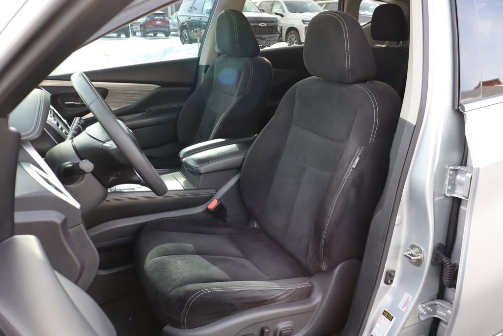 Used 2017 Nissan Murano SV w/ Premium Plus Package image 12