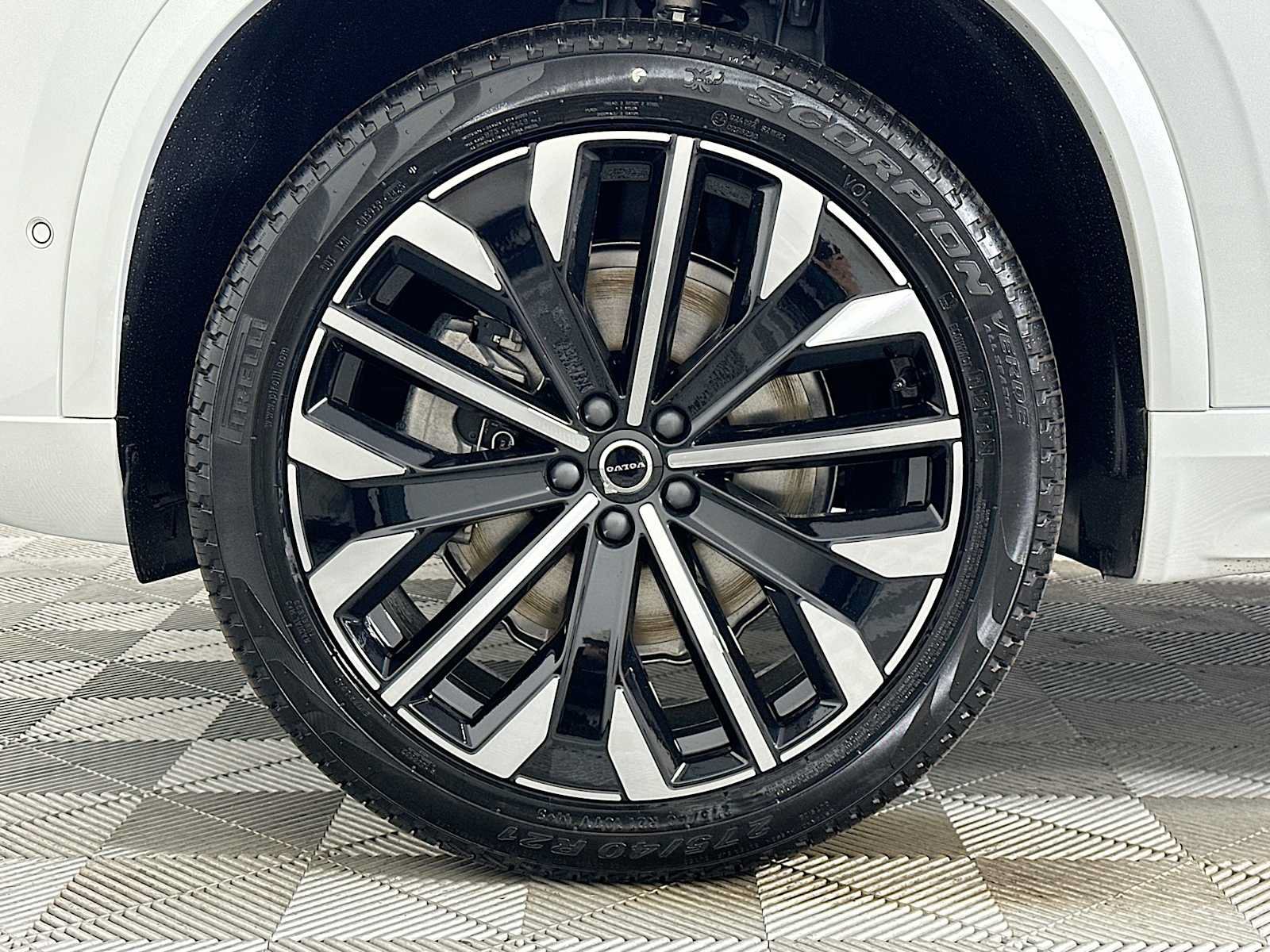 New 2026 Volvo XC90 B5 Plus w/ Protection Package AWD/4WD image 30