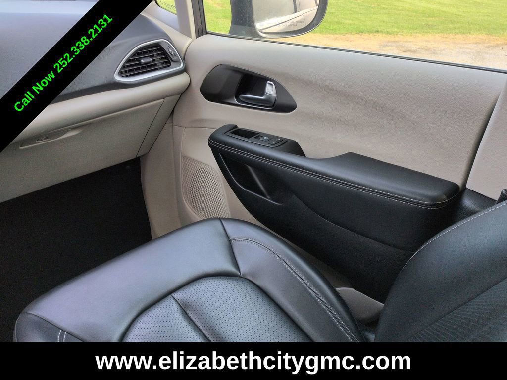 Used 2023 Chrysler Pacifica Touring-L FWD image 20