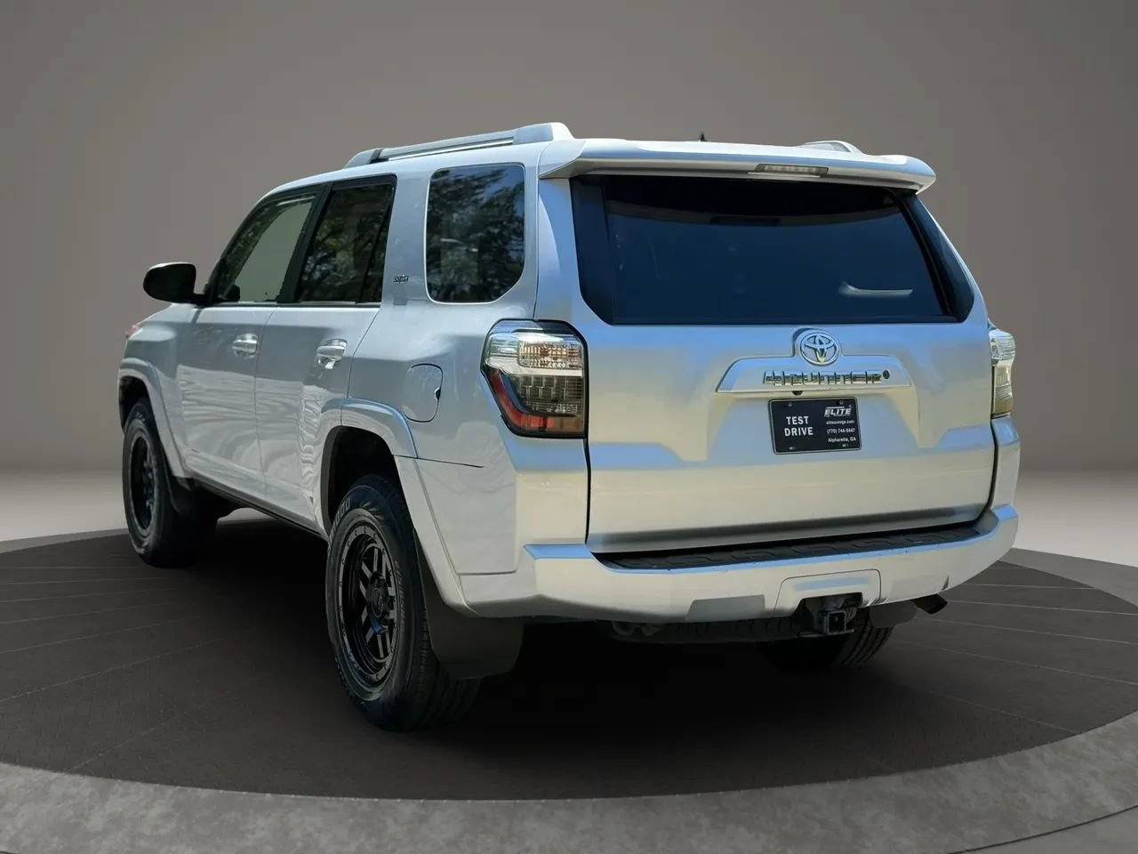 Used 2015 Toyota 4Runner SR5 AWD/4WD image 6