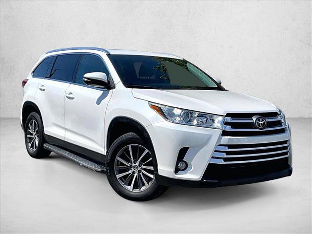 Used 2019 Toyota Highlander XLE FWD image 12