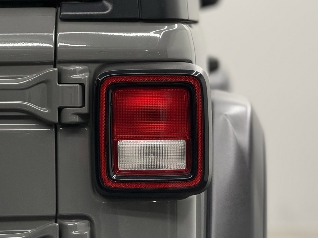 Used 2021 Jeep Wrangler Sport image 7