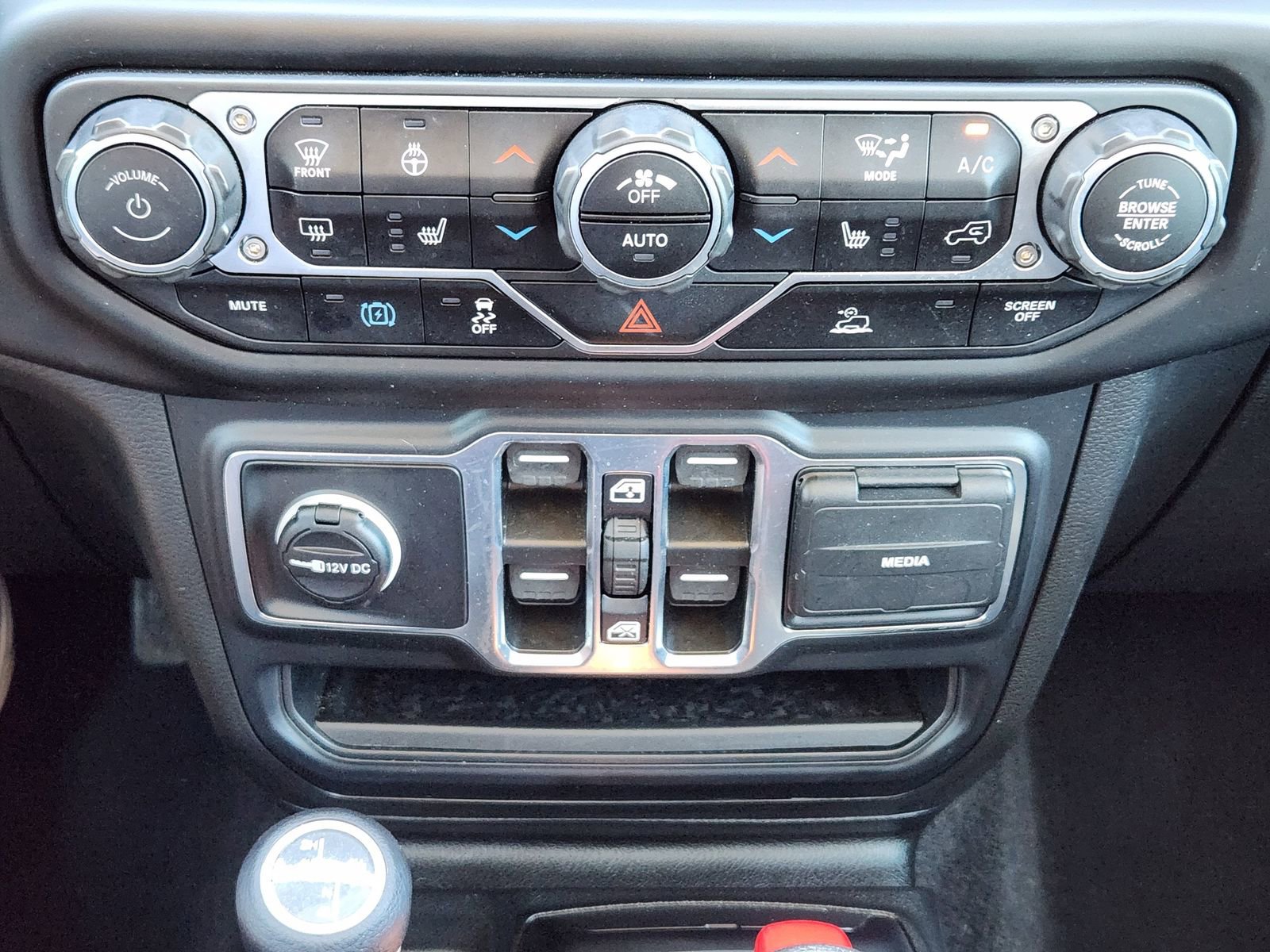 Used 2023 Jeep Wrangler Unlimited w/ Cold Weather Group image 29