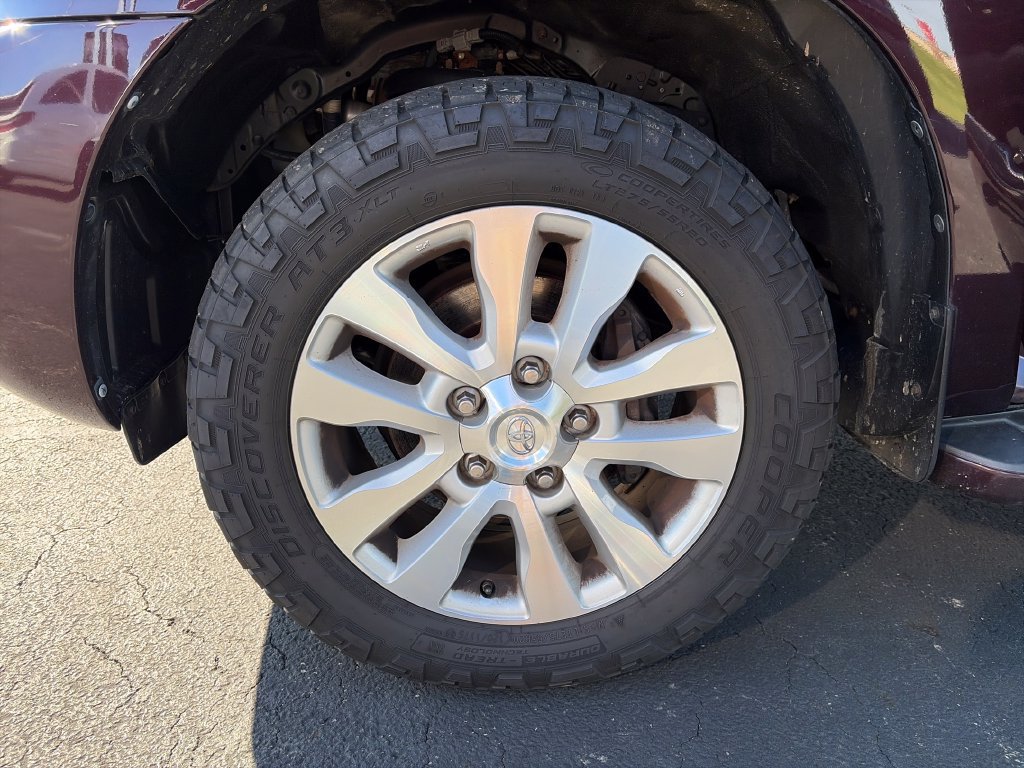 Used 2018 Toyota Sequoia Platinum AWD/4WD image 31