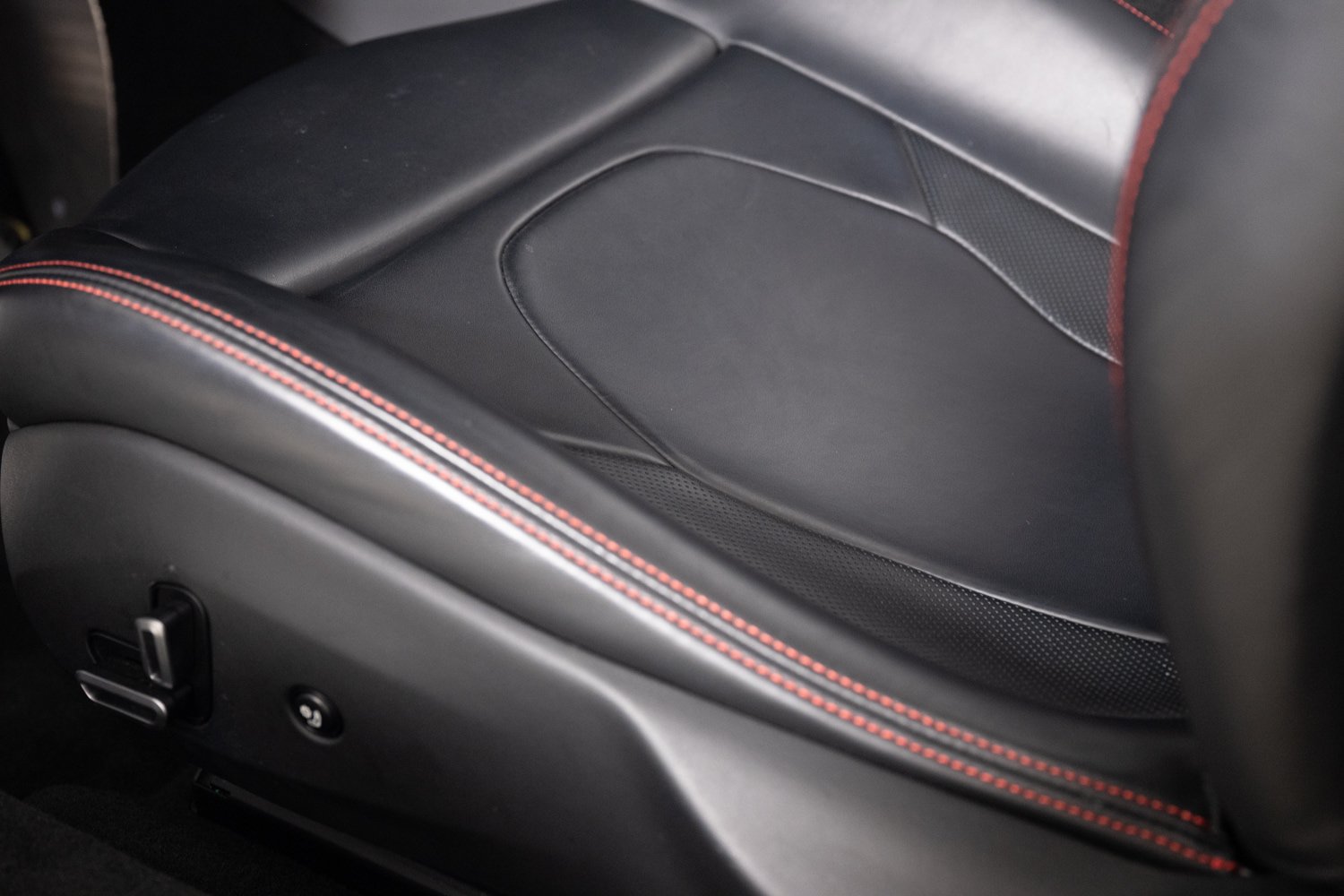 Used 2019 Ferrari Portofino RWD image 51
