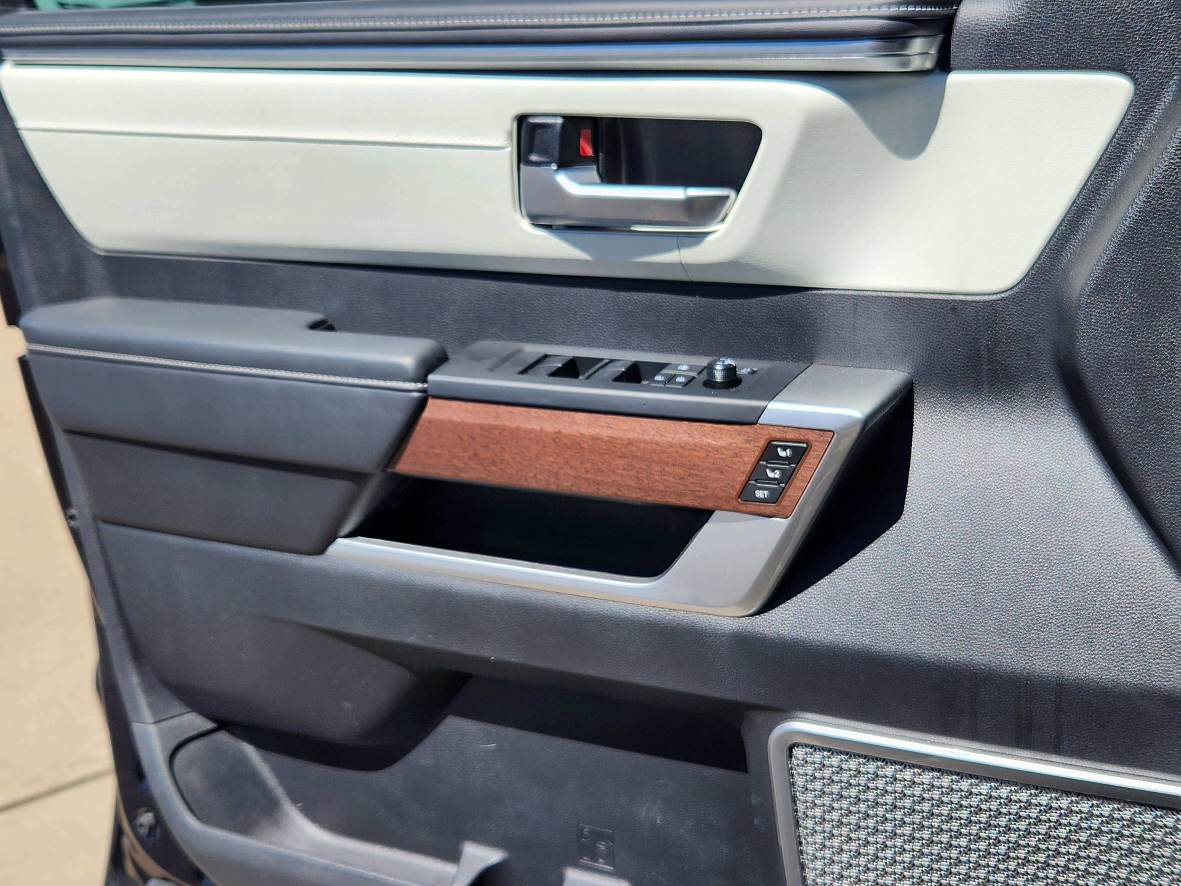 Used 2025 Toyota Sequoia Capstone image 15