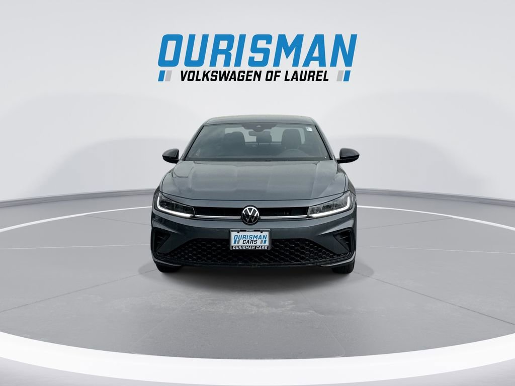 Used 2025 Volkswagen Jetta Sport image 3