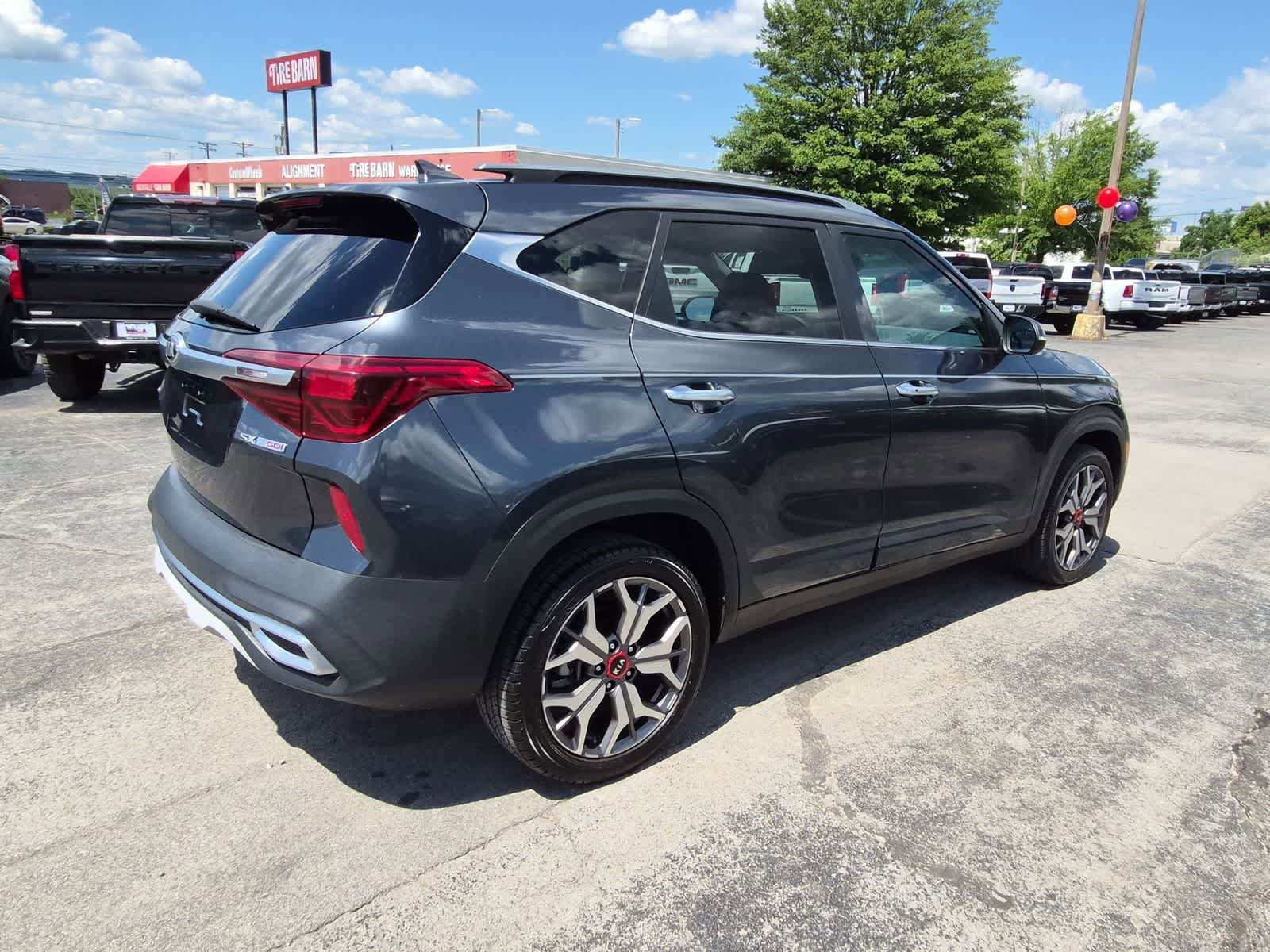 Used 2021 Kia Seltos SX w/ SX Sunroof Package AWD/4WD image 8